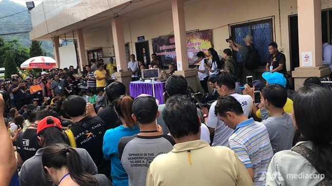 Đưa 7 thành viên đội bóng Thái Lan ra ngoài, hoàn thành giải cứu nhóm thứ hai Dua 7 thanh vien doi bong Thai Lan ra ngoai, hoan thanh giai cuu nhom thu hai