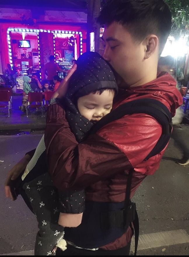 Lỡ một lần đò nhưng vẫn hạnh phúc viên mãn bên 'trai tân' là người yêu cũ Lo mot lan do nhung van hanh phuc vien man ben 'trai tan' la nguoi yeu cu