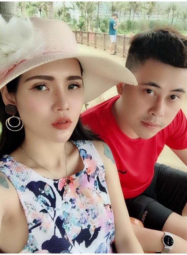 Lỡ một lần đò nhưng vẫn hạnh phúc viên mãn bên 'trai tân' là người yêu cũ Lo mot lan do nhung van hanh phuc vien man ben 'trai tan' la nguoi yeu cu