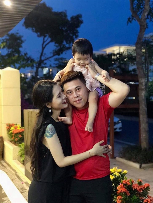 Lỡ một lần đò nhưng vẫn hạnh phúc viên mãn bên 'trai tân' là người yêu cũ Lo mot lan do nhung van hanh phuc vien man ben 'trai tan' la nguoi yeu cu