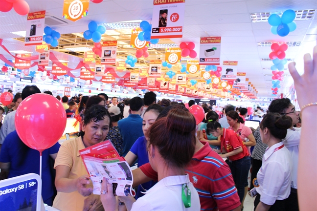 Nguyễn Kim tiếp tục bị tố trốn nộp bảo hiểm xã hội và đề nghị xử lý hình sự Nguyen Kim tiep tuc bi to tron nop bao hiem xa hoi va de nghi xu ly hinh su