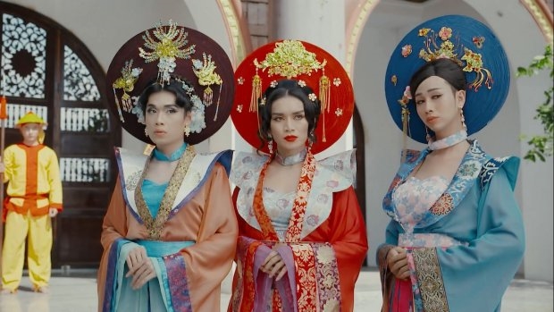 Phim hài cổ trang của Nam Thư câu khách với dàn diễn viên nam... giả nữ Phim hai co trang cua Nam Thu cau khach voi dan dien vien nam... gia nu