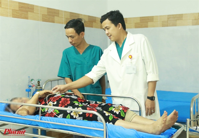 Người phụ nữ bị rách thực quản vì nuốt cơm nguội để chữa hóc thuốc nguyên vỉ Nguoi phu nu bi rach thuc quan vi nuot com nguoi de chua hoc thuoc nguyen vi