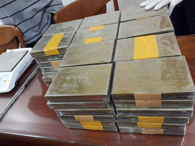 Phá 2 đường dây ma túy cực khủng, thu hơn 200 bánh heroin Pha 2 duong day ma tuy cuc khung, thu hon 200 banh heroin
