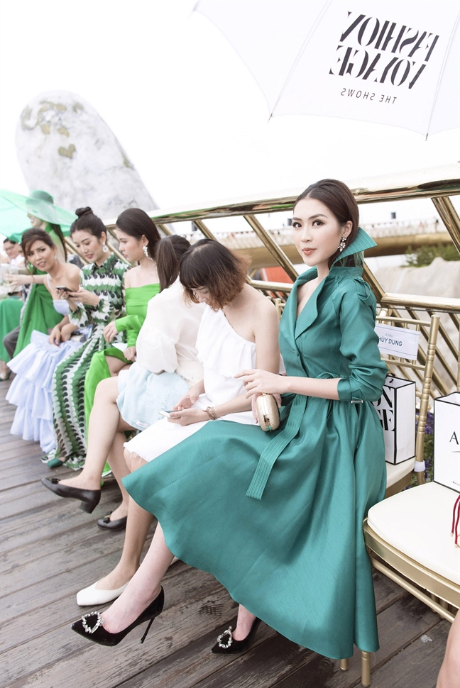 Dàn người đẹp hội ngộ trong show diễn thời trang ở độ cao hơn 1.400 mét Dan nguoi dep hoi ngo trong show dien thoi trang o do cao hon 1.400 met