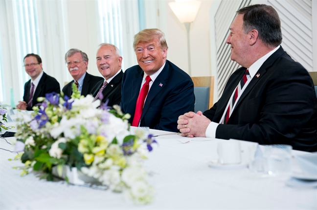 Tổng thống Trump và Putin dè dặt lạ thường trong thượng đỉnh lịch sử Nga - Mỹ Tong thong Trump va Putin de dat la thuong trong thuong dinh lich su Nga - My