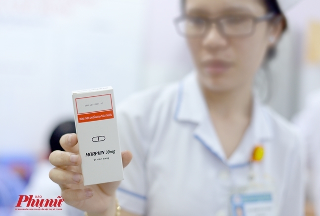 Bệnh nhân ung thư giai đoạn cuối khổ sở mua thuốc giảm đau Benh nhan ung thu giai doan cuoi kho so mua thuoc giam dau