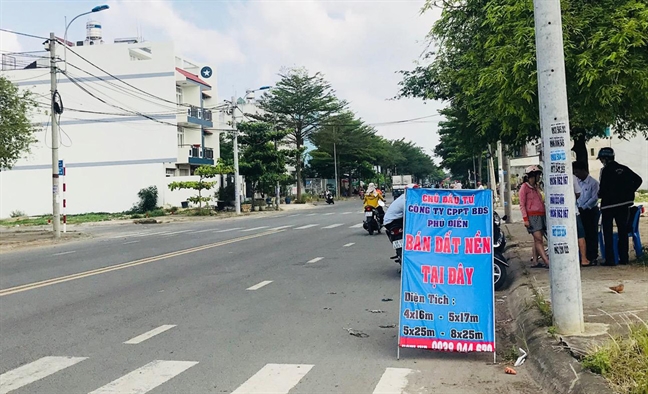 Thanh khoản kém, giá bất động sản vẫn trên trời Thanh khoan kem, gia bat dong san van tren troi
