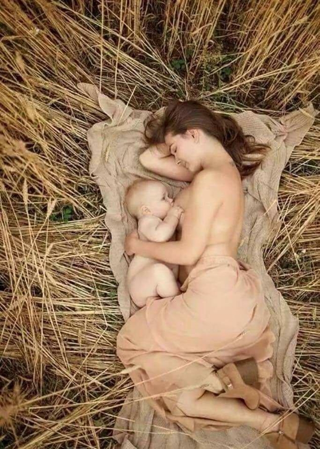 Vụ người vợ mang thai tự tử: Sao em không nằm xuống nghỉ và ngủ một giấc thôi? Vu nguoi vo mang thai tu tu: Sao em khong nam xuong nghi va ngu mot giac thoi?