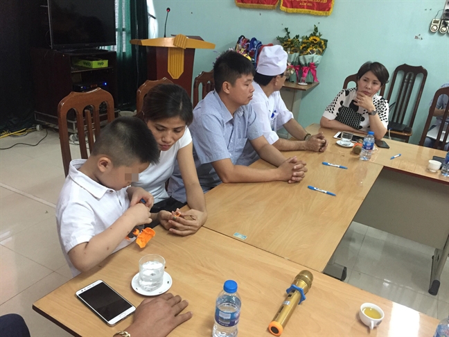 Ngày đầu tiên bên gia đình của hai đứa trẻ trong vụ trao nhầm con ở Ba Vì Ngay dau tien ben gia dinh cua hai dua tre trong vu trao nham con o Ba Vi