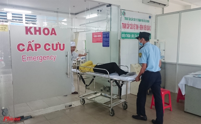 Đang ngồi uống cà phê, người đàn ông bỗng ngưng tim ngưng thở Dang ngoi uong ca phe, nguoi dan ong bong ngung tim ngung tho