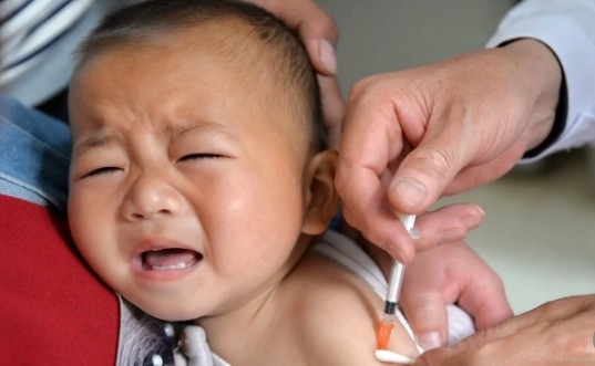 Trung Quốc: Bùng nổ bê bối mới về vắc-xin, phụ huynh khủng hoảng Trung Quoc: Bung no be boi moi ve vac-xin, phu huynh khung hoang