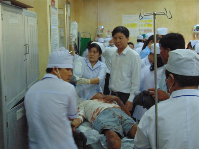Người mẹ trẻ đau đớn khóc đòi con gái nhỏ thiệt mạng trong vụ truy sát kinh hoàng ở Bạc Liêu Nguoi me tre dau don khoc doi con gai nho thiet mang trong vu truy sat kinh hoang o Bac Lieu