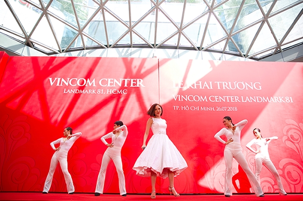 Khai trương Vincom Center Landmark 81 tại tòa tháp cao nhất Việt Nam Khai truong Vincom Center Landmark 81 tai toa thap cao nhat Viet Nam
