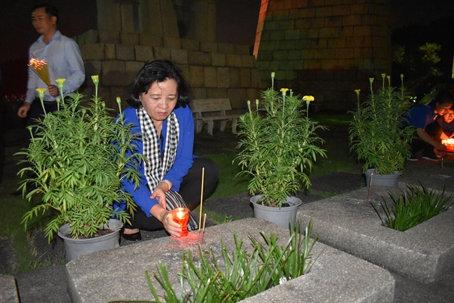 Lãnh đạo TP.HCM tri ân các Anh hùng liệt sĩ Lanh dao TP.HCM tri an cac Anh hung liet si
