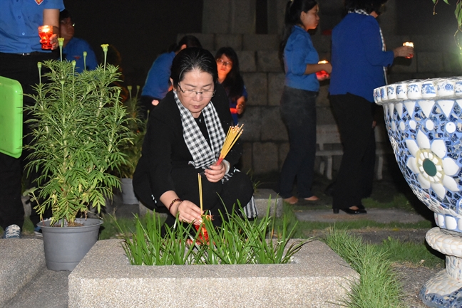 Lãnh đạo TP.HCM tri ân các Anh hùng liệt sĩ Lanh dao TP.HCM tri an cac Anh hung liet si