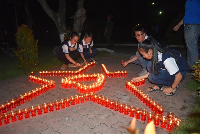 Lãnh đạo TP.HCM tri ân các Anh hùng liệt sĩ Lanh dao TP.HCM tri an cac Anh hung liet si