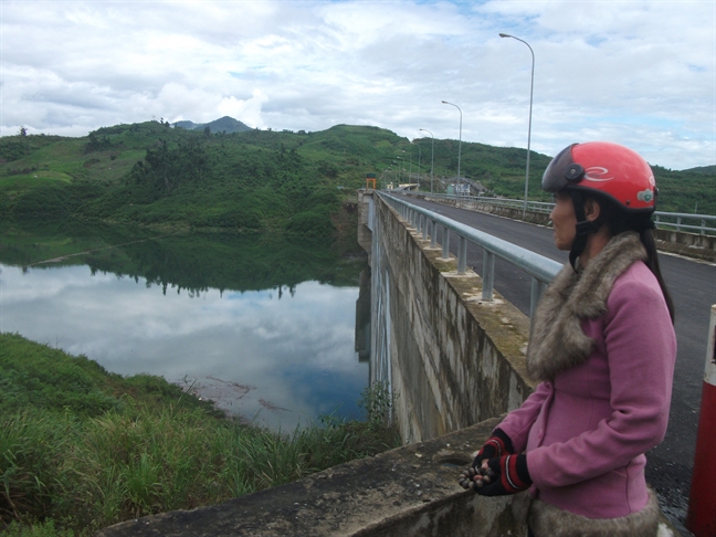 Dân sống trong vùng động đất Quảng Nam bình thản mà… lo Dan song trong vung dong dat Quang Nam binh than ma… lo