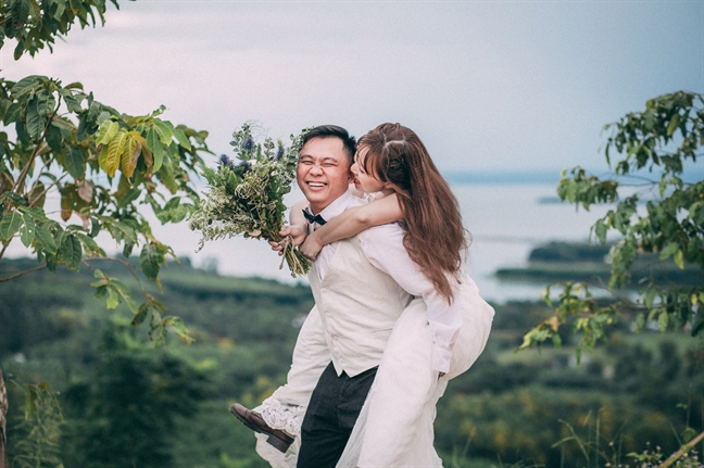 Biết nhau từ 6 tuổi, 3 lần mất liên lạc, để rồi 20 năm sau về chung một nhà Biet nhau tu 6 tuoi, 3 lan mat lien lac, de roi 20 nam sau ve chung mot nha
