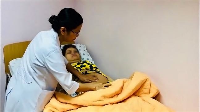 Ca vượt cạn đầy kiên cường của thai phụ liệt tay chân Ca vuot can day kien cuong cua thai phu liet tay chan