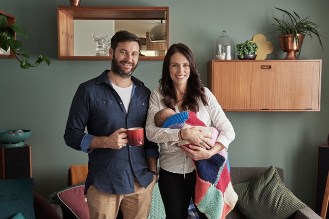 Nhiệm vụ kép của Thủ tướng New Zealand sau khi sinh con Nhiem vu kep cua Thu tuong New Zealand sau khi sinh con