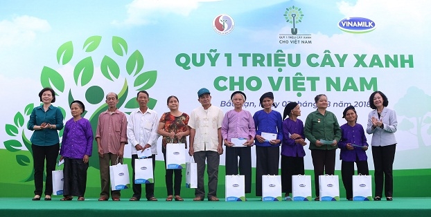 Vinamilk trồng 100.000 cây xanh tại Bắc Kạn Vinamilk trong 100.000 cay xanh tai Bac Kan