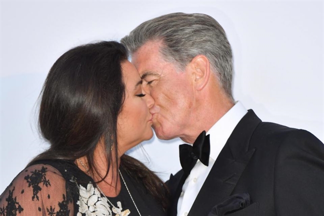 Vì sao 'điệp viên 007' Pierce Brosnan đào hoa nhất màn ảnh, nhưng lại tuyệt đối chung tình với vợ? Vi sao 'diep vien 007' Pierce Brosnan dao hoa nhat man anh, nhung lai tuyet doi chung tinh voi vo?