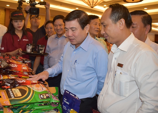 Doanh nghiệp đóng góp lớn cho TP.HCM nhưng vẫn bị 'hành' thủ tục Doanh nghiep dong gop lon cho TP.HCM nhung van bi 'hanh' thu tuc