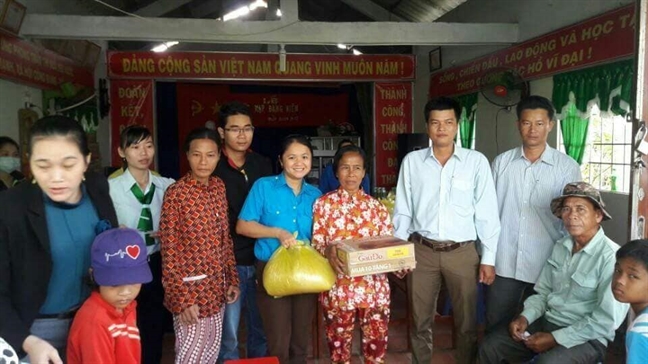 Vụ 44 trí thức trẻ ở Cà Mau chưa nhận được trợ cấp: Mỗi đơn vị có cách chi trả chế độ khác nhau? Vu 44 tri thuc tre o Ca Mau chua nhan duoc tro cap: Moi don vi co cach chi tra che do khac nhau?