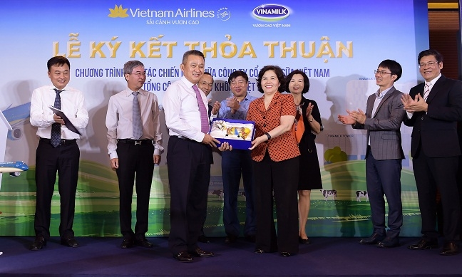 Vietnam Airlines và Vinamilk hợp tác chiến lược cùng phát triển thương hiệu vươn tầm quốc tế Vietnam Airlines va Vinamilk hop tac chien luoc cung phat trien thuong hieu vuon tam quoc te