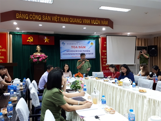 Quận 4: Tọa đàm tìm giải pháp ngăn ngừa phụ nữ nhàn rỗi vướng vào tệ nạn xã hội Quan 4: Toa dam tim giai phap ngan ngua phu nu nhan roi vuong vao te nan xa hoi