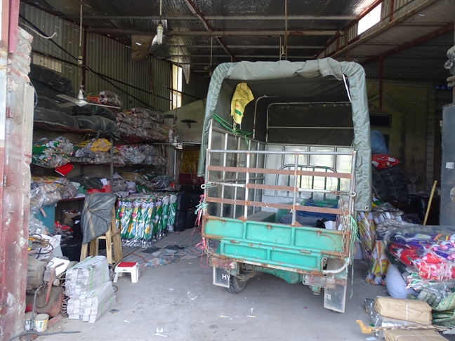 Người dân 'thủ phủ' vàng mã hối hả kiếm tiền tỷ trong 'tháng cô hồn' Nguoi dan 'thu phu' vang ma hoi ha kiem tien ty trong 'thang co hon'