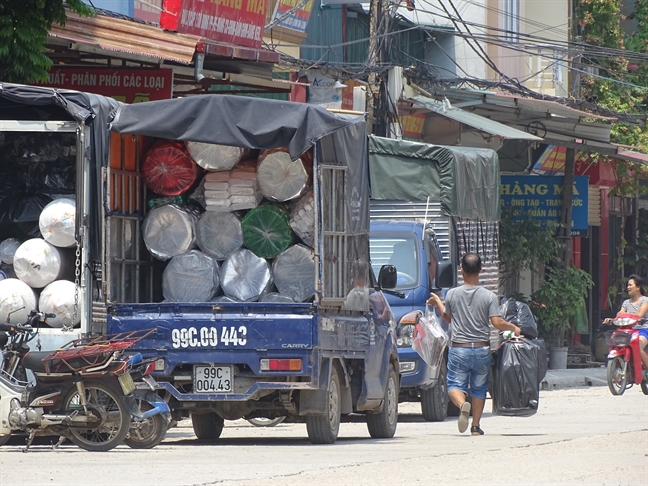 Người dân 'thủ phủ' vàng mã hối hả kiếm tiền tỷ trong 'tháng cô hồn' Nguoi dan 'thu phu' vang ma hoi ha kiem tien ty trong 'thang co hon'
