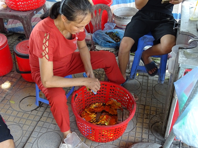 Người dân 'thủ phủ' vàng mã hối hả kiếm tiền tỷ trong 'tháng cô hồn' Nguoi dan 'thu phu' vang ma hoi ha kiem tien ty trong 'thang co hon'