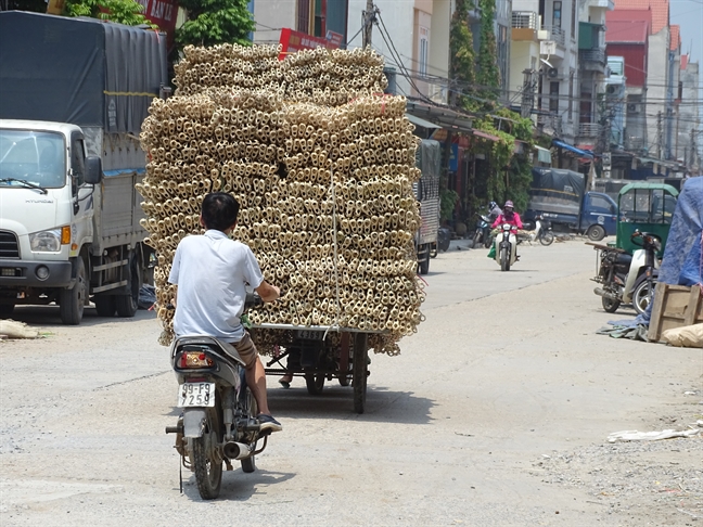 Người dân 'thủ phủ' vàng mã hối hả kiếm tiền tỷ trong 'tháng cô hồn' Nguoi dan 'thu phu' vang ma hoi ha kiem tien ty trong 'thang co hon'