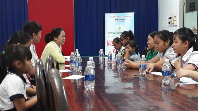 Học bổng đến với nữ sinh ngoại thành Hoc bong den voi nu sinh ngoai thanh