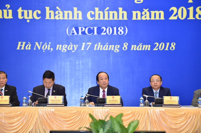 Cải cách để doanh nghiệp có kẹp phong bì cũng không biết đưa ai Cai cach de doanh nghiep co kep phong bi cung khong biet dua ai