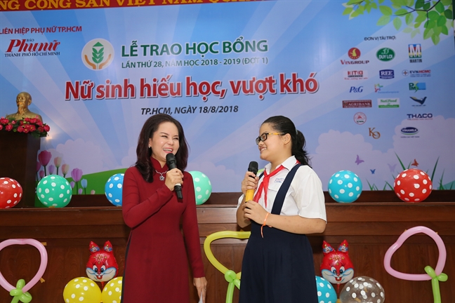 Ấm áp những nụ cười nữ sinh vượt khó Am ap nhung nu cuoi nu sinh vuot kho