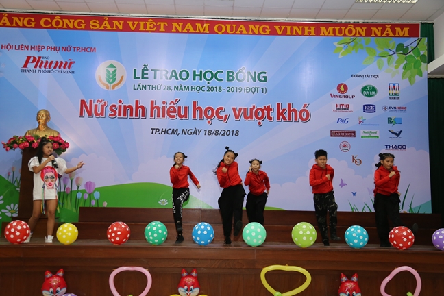 Ấm áp những nụ cười nữ sinh vượt khó Am ap nhung nu cuoi nu sinh vuot kho