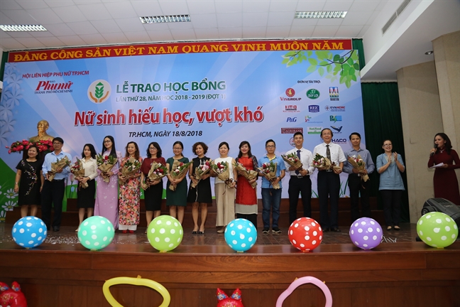 Ấm áp những nụ cười nữ sinh vượt khó Am ap nhung nu cuoi nu sinh vuot kho