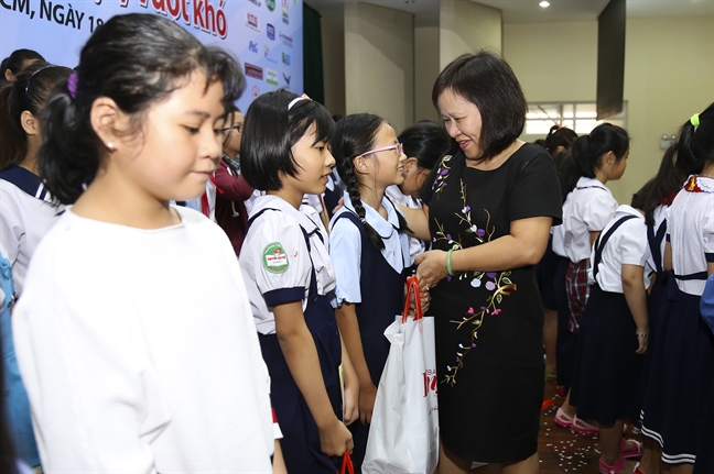 Ấm áp những nụ cười nữ sinh vượt khó Am ap nhung nu cuoi nu sinh vuot kho