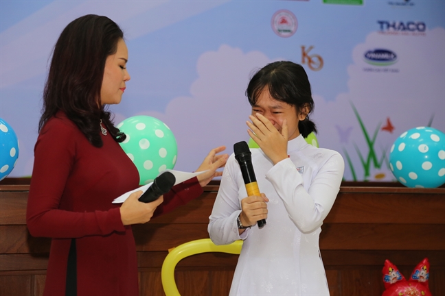 Con vui đến trường, mẹ vơi gánh lo toan Con vui den truong, me voi ganh lo toan