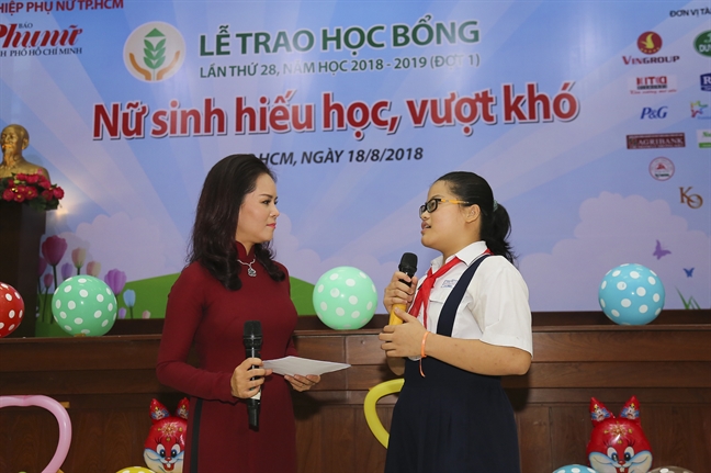 Con vui đến trường, mẹ vơi gánh lo toan Con vui den truong, me voi ganh lo toan