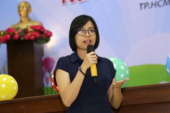 Con vui đến trường, mẹ vơi gánh lo toan Con vui den truong, me voi ganh lo toan