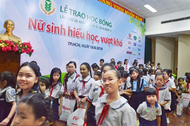 Học bổng 'Nữ sinh hiếu học, vượt khó' lần thứ 28: Mạch ngầm khát vọng Hoc bong 'Nu sinh hieu hoc, vuot kho' lan thu 28: Mach ngam khat vong