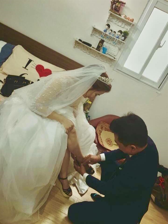 'Đàn bà vào bếp yêu chồng...' 'Dan ba vao bep yeu chong...'