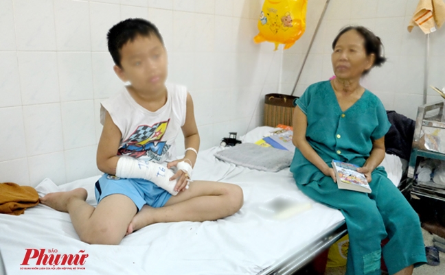 Bé trai ho ra máu đi khám lao phổi phát hiện mắc bệnh hiếm Be trai ho ra mau di kham lao phoi phat hien mac benh hiem