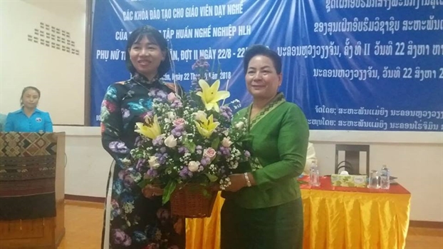 Hội LHPN TP.HCM hỗ trợ đào tạo giáo viên dạy nghề cho nước bạn Lào Hoi LHPN TP.HCM ho tro dao tao giao vien day nghe cho nuoc ban Lao