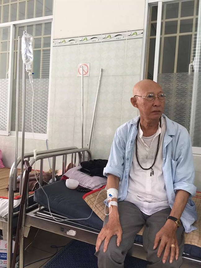 Đạo diễn Quốc Thảo: 'Lương nghệ sĩ Lê Bình từng không mua nổi... một tô phở' Dao dien Quoc Thao: 'Luong nghe si Le Binh tung khong mua noi... mot to pho'