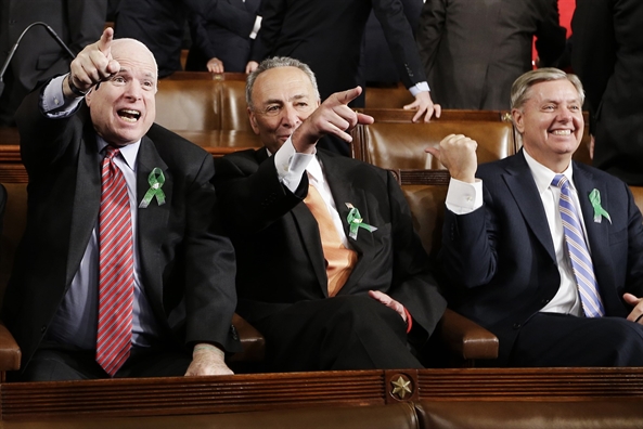 Chính trường Mỹ bày tỏ lòng thương tiếc sự ra đi của Thượng Nghị sĩ John McCain Chinh truong My bay to long thuong tiec su ra di cua Thuong Nghi si John McCain